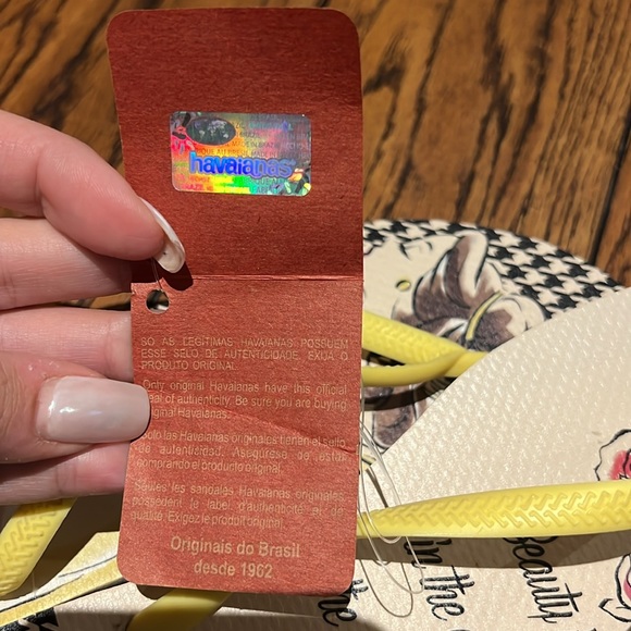 Brand NWT Havaianas Disney Belle Flip Flops Size 41-42 - Picture 6 of 6